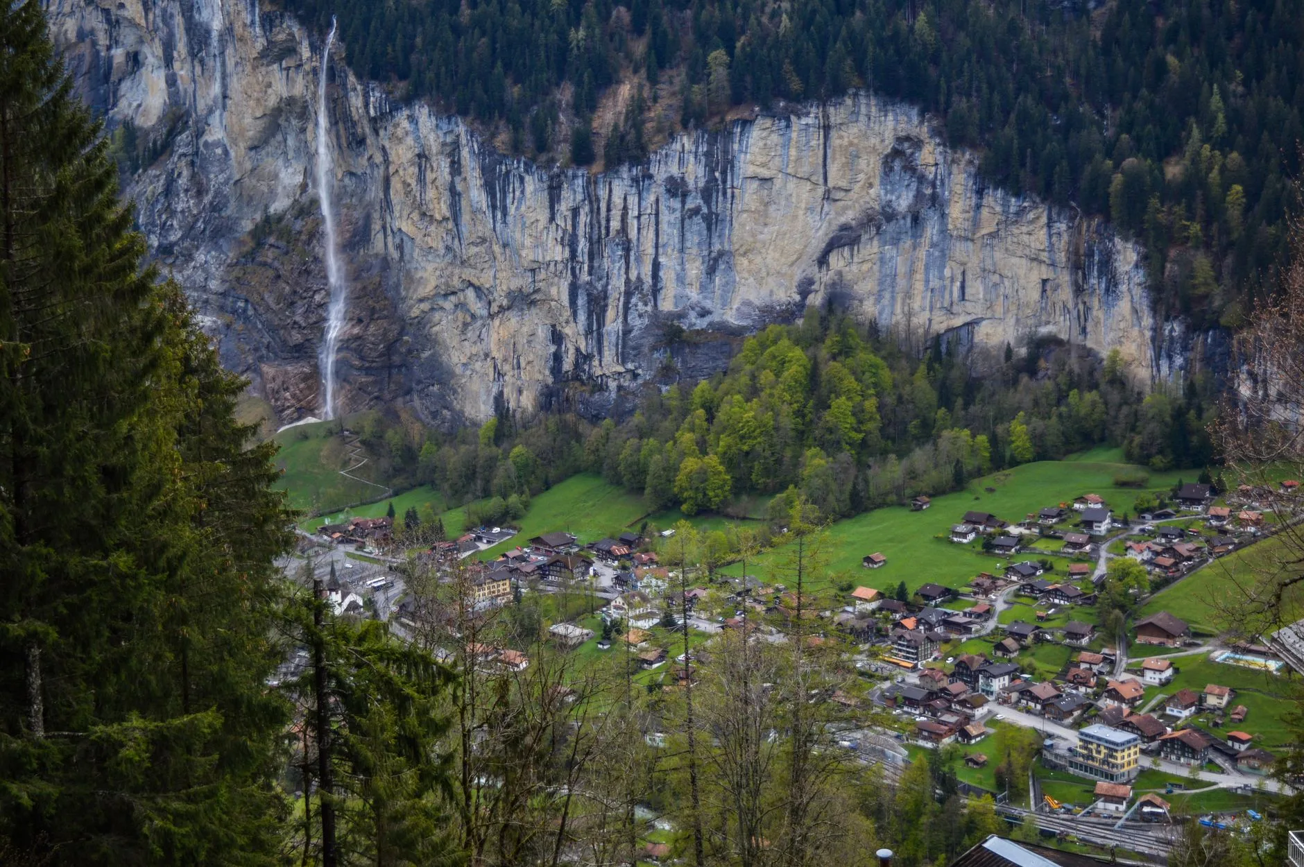 Vallée de Lauterbrunnen et massif de la Jungfrau dans l'Oberland bernois